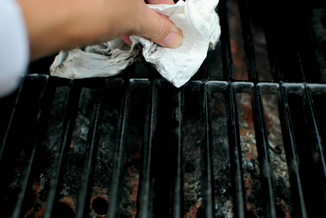 Clean your mini-grill with paper towels