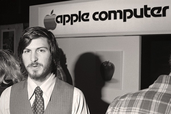Mr.-Jobs-famously-rewarded-a-tardy-secretary