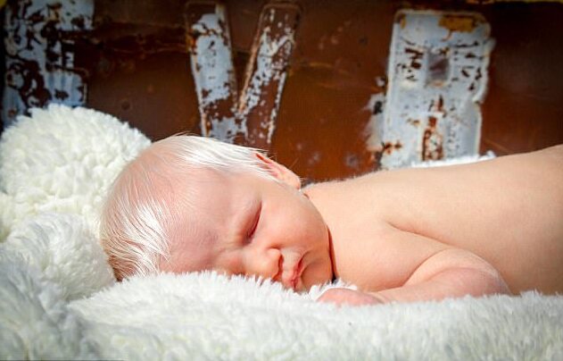 Newborn Baby With White Hair Sends Internet Into Meltdown